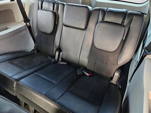 Used 2019 Dodge Grand Caravan SXT image 19