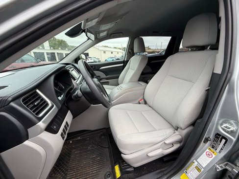 Used 2019 Toyota Highlander LE image 4