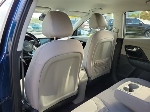 Certified 2022 Kia Niro LXS image 10