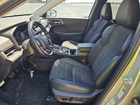 Used 2024 Mitsubishi Outlander SE Black Edition image 4