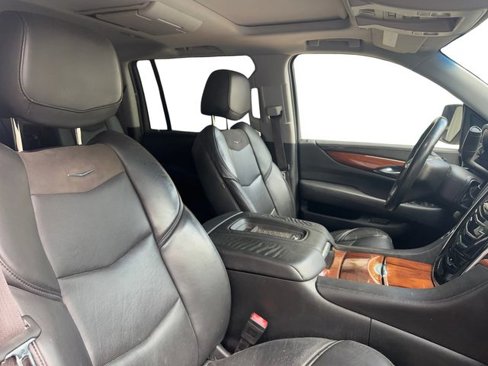 Used 2015 Cadillac Escalade ESV Luxury image 16