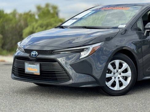 Used 2024 Toyota Corolla LE image 3
