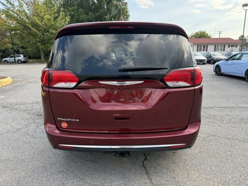 Used 2018 Chrysler Pacifica Touring-L Plus image 4