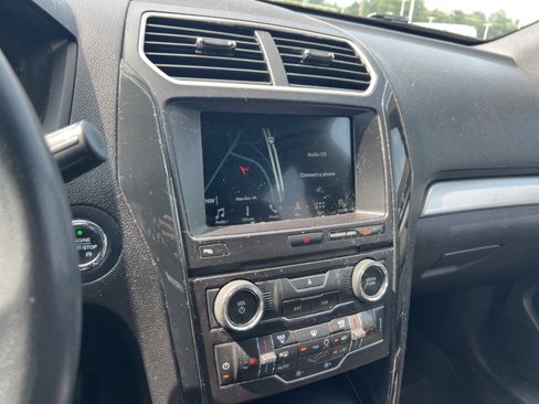 Used 2017 Ford Explorer XLT w/ Equipment Group 202A image 13