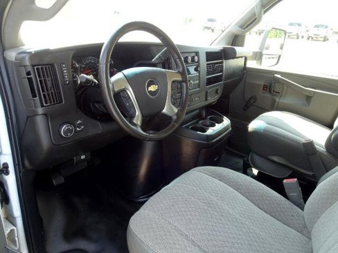 Used 2017 Chevrolet Express 3500 image 17