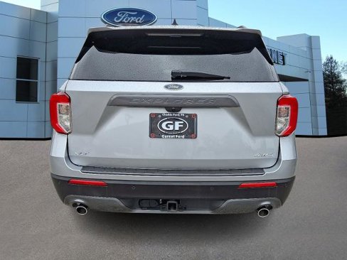 Certified 2022 Ford Explorer XLT w/ Equipment Group 202A image 5