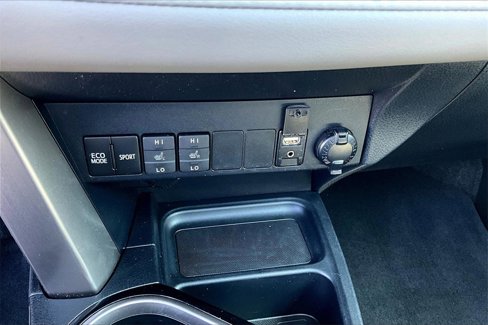 Used 2018 Toyota RAV4 Limited image 16