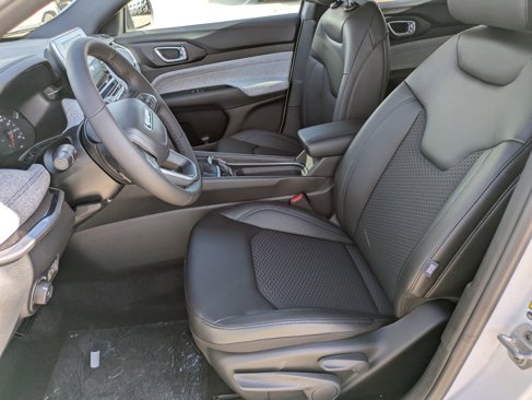 New 2025 Jeep Compass Latitude image 10