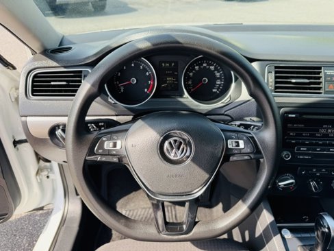 Used 2015 Volkswagen Jetta SE image 11