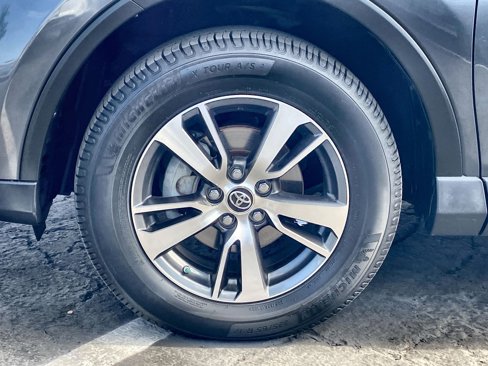 Used 2018 Toyota RAV4 XLE image 31