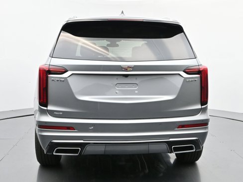 New 2025 Cadillac XT6 Luxury image 4