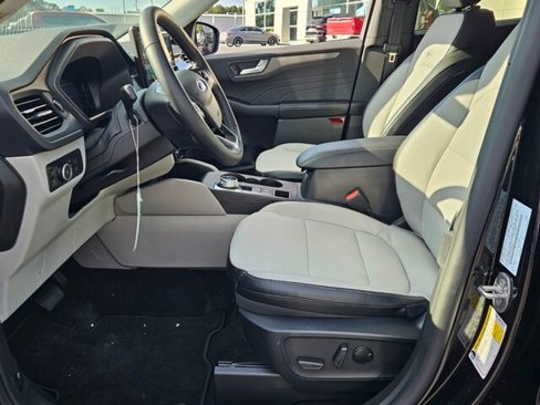 New 2025 Ford Escape SE image 6