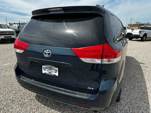 Used 2012 Toyota Sienna XLE image 9