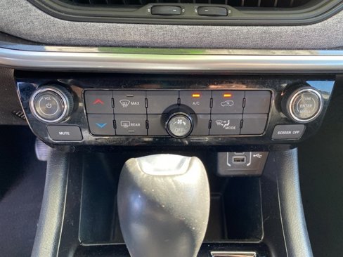 Used 2023 Jeep Compass Latitude image 25