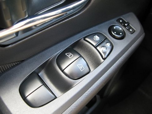 Used 2024 Nissan Kicks SV image 15