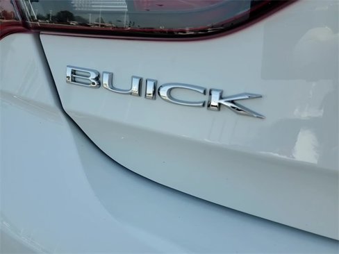 Used 2018 Buick Regal Preferred w/ Driver Confidence Package #1 image 5