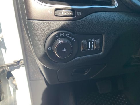 Used 2022 Jeep Cherokee Trailhawk w/ Sun, Sound & Nav Group image 17