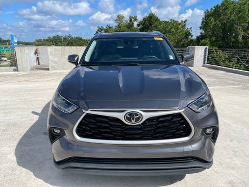 Used 2021 Toyota Highlander XLE image 2