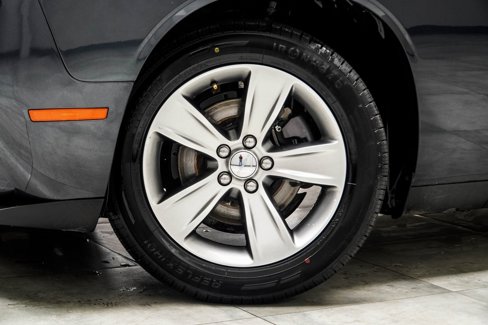 Used 2019 Dodge Challenger SXT image 3