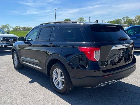 Used 2023 Ford Explorer XLT w/ Equipment Group 202A image 7