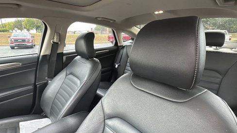 Used 2018 Ford Fusion SE w/ Fusion SE Technology Package image 14