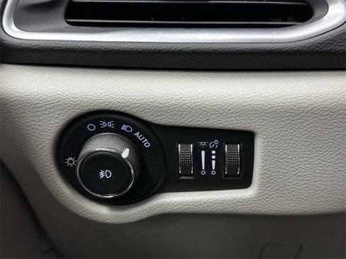 Used 2017 Chrysler Pacifica Touring-L Plus image 17