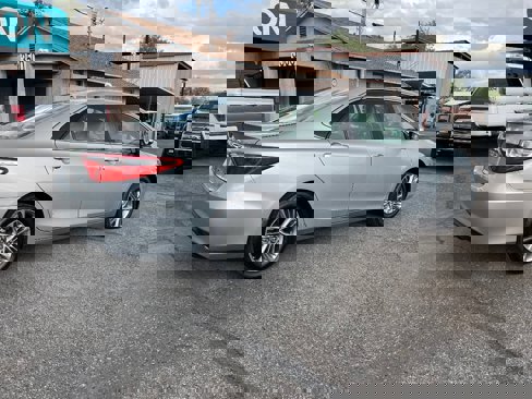 Used 2016 Toyota Camry SE image 4