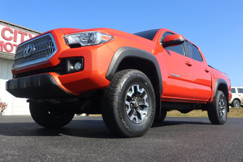 Used 2016 Toyota Tacoma TRD Off-Road image 16