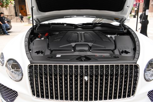 Used 2024 Bentley Bentayga image 25