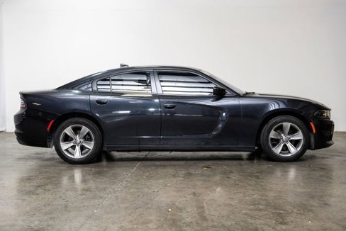 Used 2016 Dodge Charger SXT w/ Navigation & Travel Group image 9