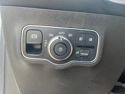 Certified 2021 Mercedes-Benz GLB 250 4MATIC w/ Premium Package image 25