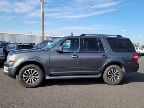 Used 2015 Ford Expedition XLT image 2
