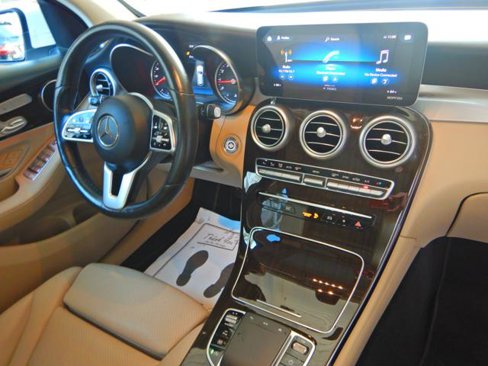 Used 2021 Mercedes-Benz GLC 300 4MATIC w/ Premium Package image 2