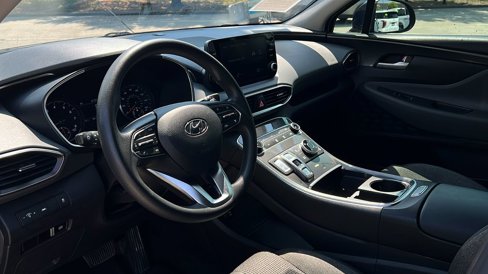 Used 2021 Hyundai Santa Fe SE image 2