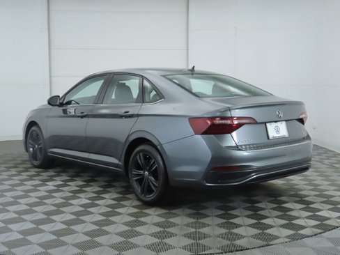 Certified 2024 Volkswagen Jetta SE image 8