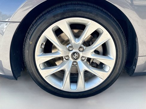 Used 2015 Hyundai Genesis 3.8 image 28