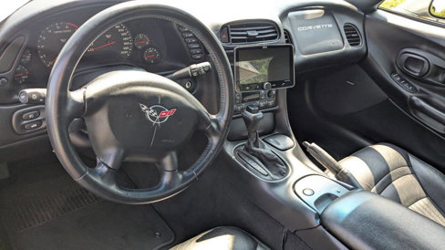 Used 2001 Chevrolet Corvette Coupe w/ Preferred Equipment Group1 image 30