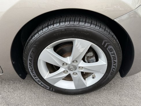 Used 2013 Hyundai Elantra GLS image 9