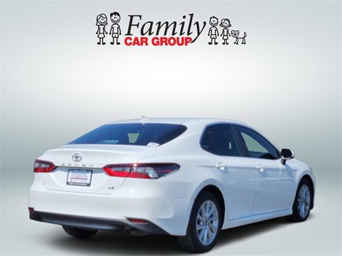 Used 2022 Toyota Camry LE image 4