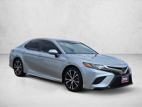 Used 2020 Toyota Camry SE image 3