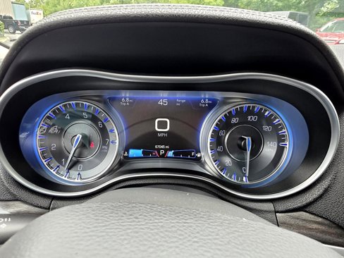 Used 2016 Chrysler 300 Limited image 22