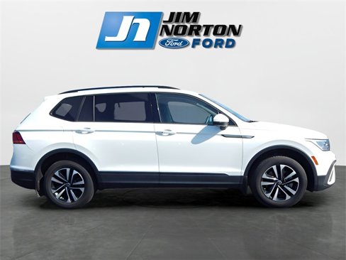 Used 2022 Volkswagen Tiguan S image 2