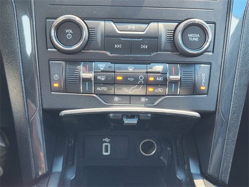 Used 2019 Ford Explorer XLT w/ Equipment Group 201A image 19