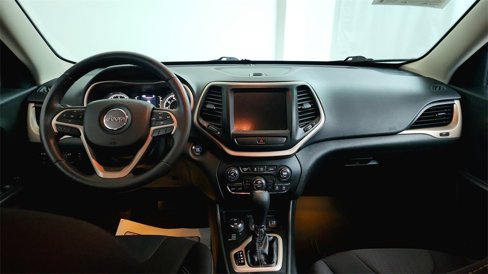 Used 2015 Jeep Cherokee Latitude w/ Comfort/Convenience Group image 17