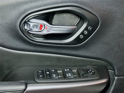 Certified 2022 Jeep Cherokee Limited image 15