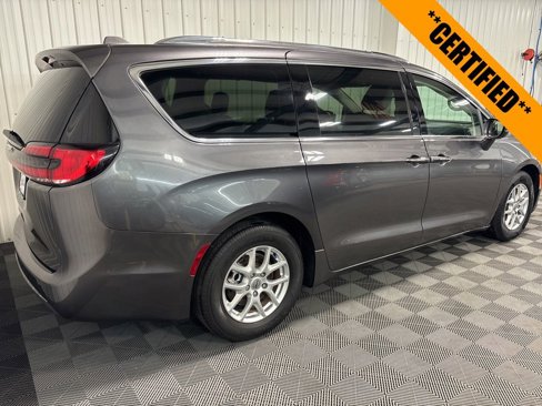 Certified 2021 Chrysler Pacifica Touring-L image 4