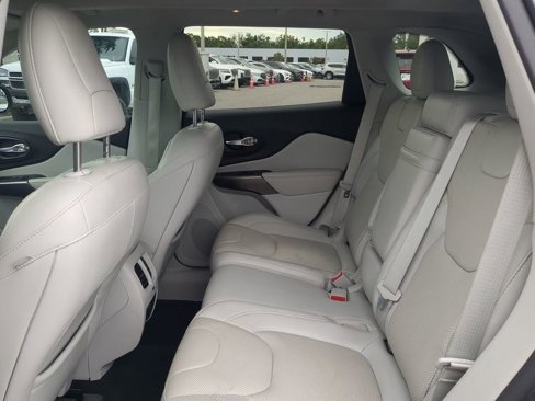 Used 2019 Jeep Cherokee Limited w/ Luxury Group image 13