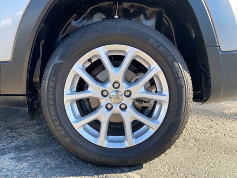 Used 2018 Jeep Cherokee Latitude Plus image 21