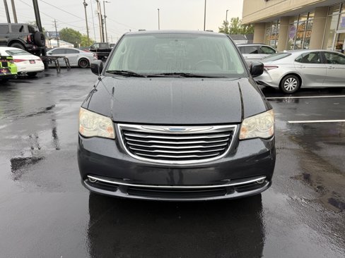 Used 2014 Chrysler Town & Country Touring image 2