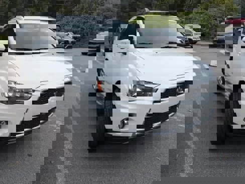 Used 2010 Mitsubishi Outlander SE image 6